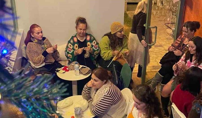 Kadınlar örgü için yarıştı