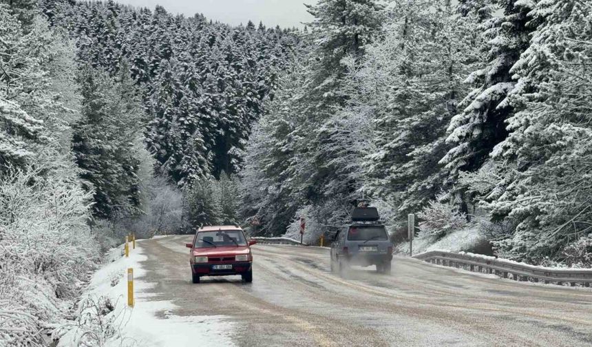 Karabük-Bartın kara yolu beyaza büründü