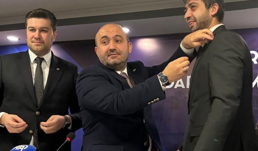 Şuradan tabure falan getirin...