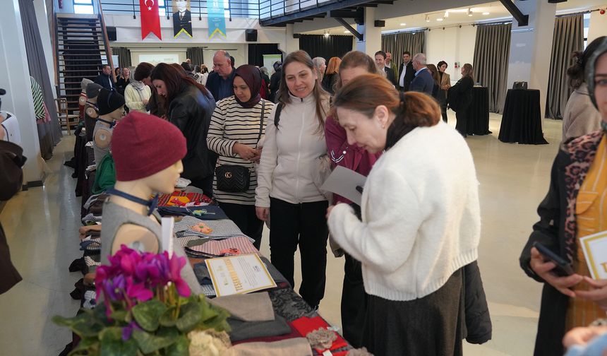 Kadınlar üretiyor çocuklar gülümsüyor
