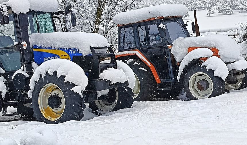 Eskişehir'de 35 santimetrelik kar: Çiftçiler sevinçli!