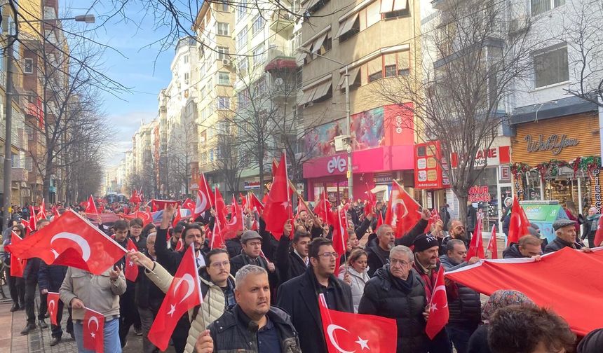 Eskişehirliler "Bayrak" için sokağa çıktılar!