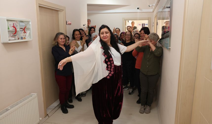 Eskişehir'de kursiyerlerden renkli defile