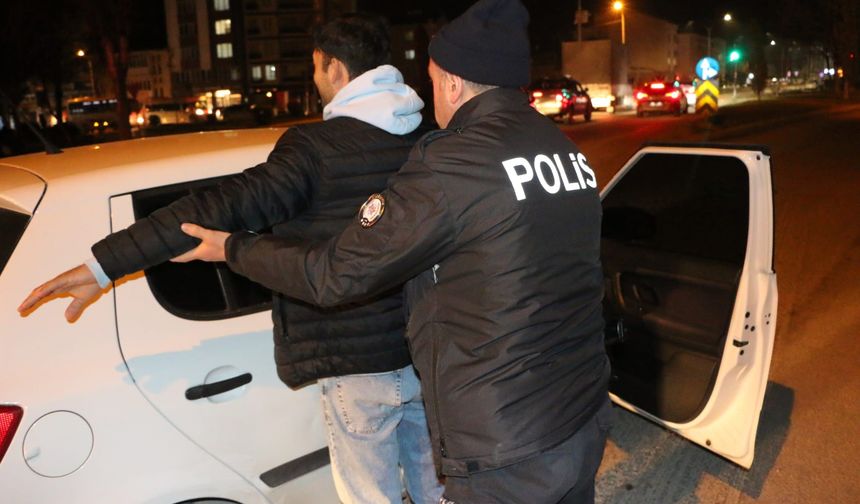 Polisten sıkı denetim: 386 kişi, 117 araç kontrol edildi