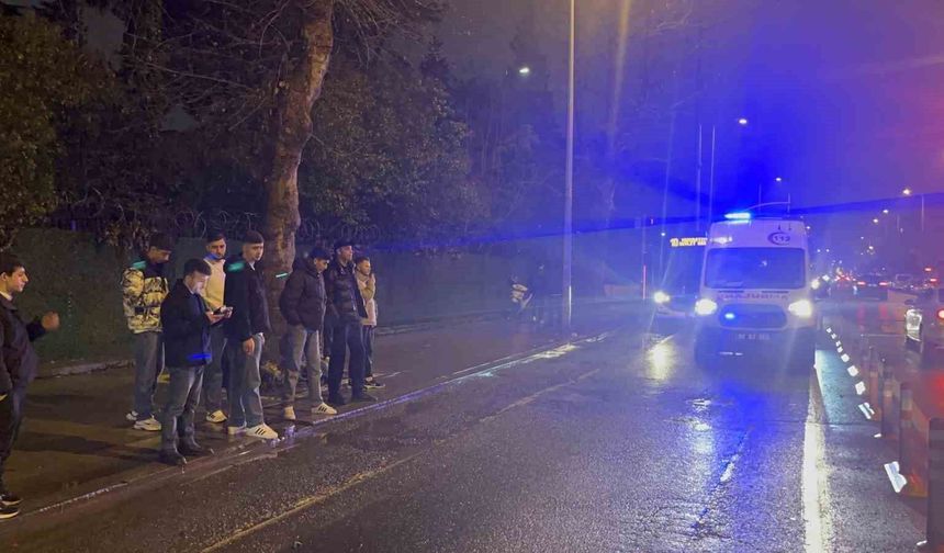 Çukura giren motosikletli genç yaralandı