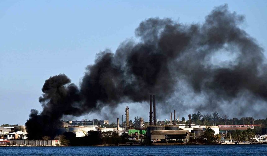 Küba'daki petrol rafinerisinde yangın