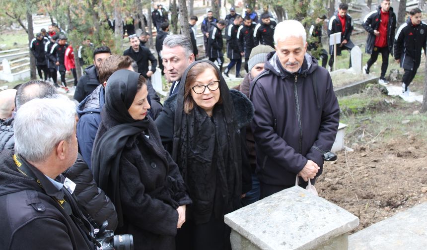 Fethi Heper dualarla anıldı!