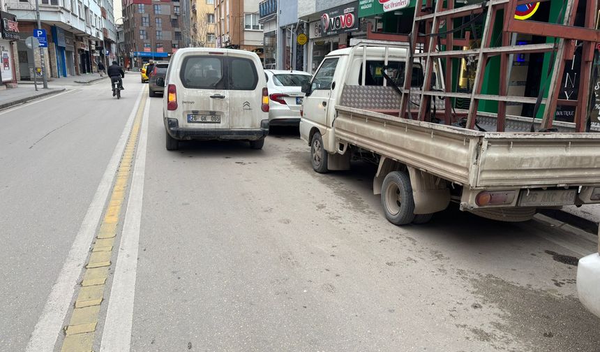 Eskişehir'deki çift sıra parklar sorun yaratıyor