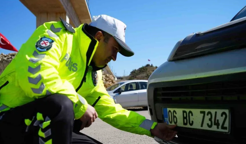 Verilen süre doluyor... APP Plakası olan sürücülere yüz binden fazla ceza kesilecek!