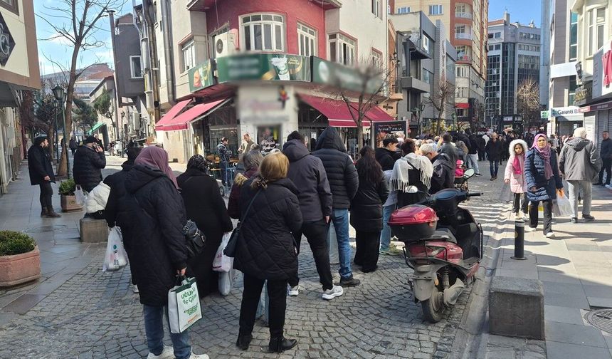 Eskişehir'de vatandaşlar bakın ne için kuyruğa girdi?