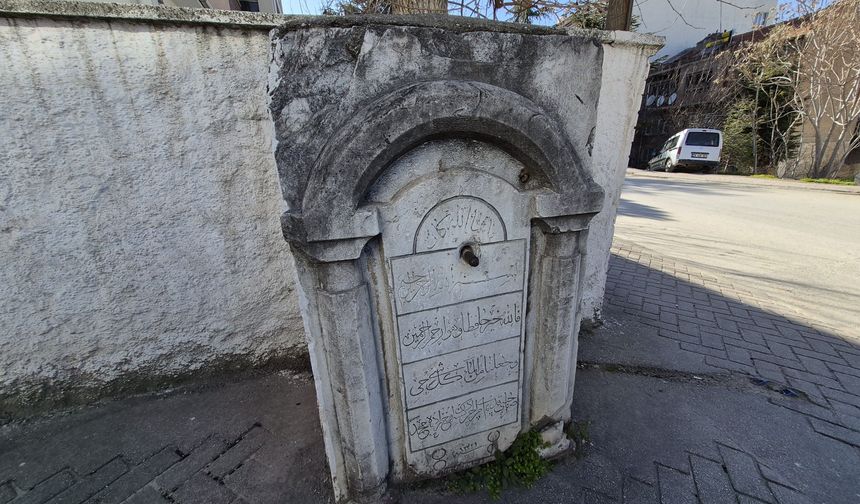 Tarihi çeşme bakımsızlığa terk edildi