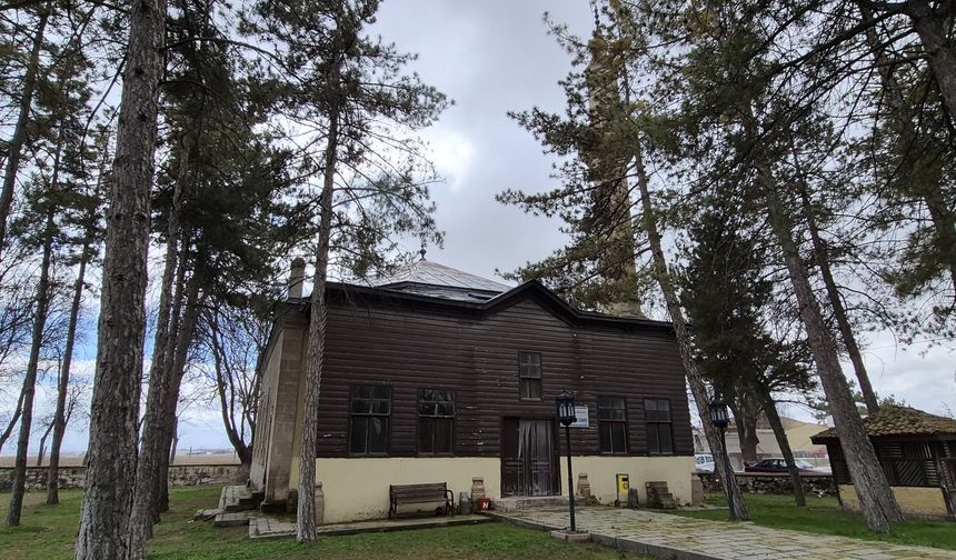 129 yıllık tarihi cami bakımsızlıktan bu hale geldi!