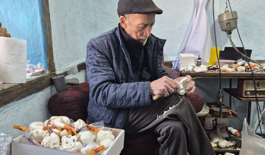 Lületaşı sanatında gelecek endişesi: Çırak yok, usta yalnız!