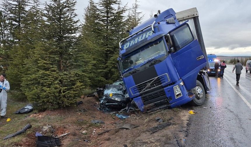 Eskişehir'de feci kaza: 1 ölü 2 yaralı