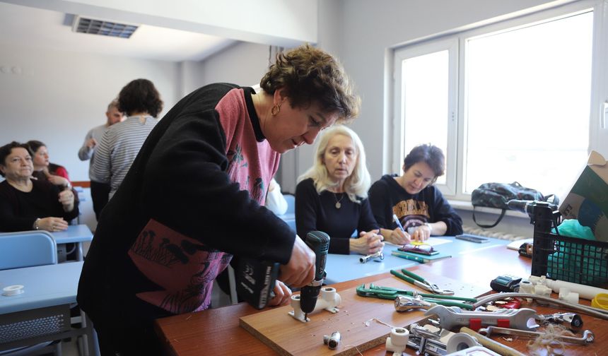 Eskişehir’de kadınlar evde tamir ustası oldu!