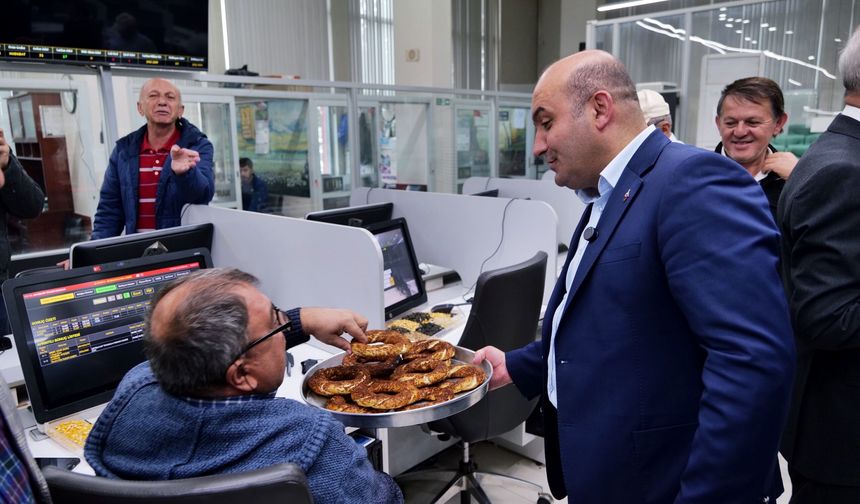 Bize laf sokmaya çalışıyor...