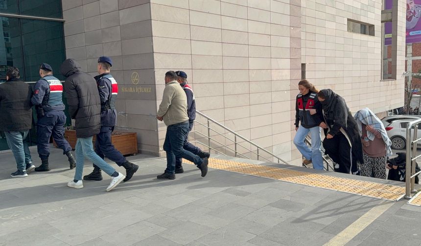 Tefecilik iddiasıyla yakalanan 15 şüpheli adliyeye sevk edildi