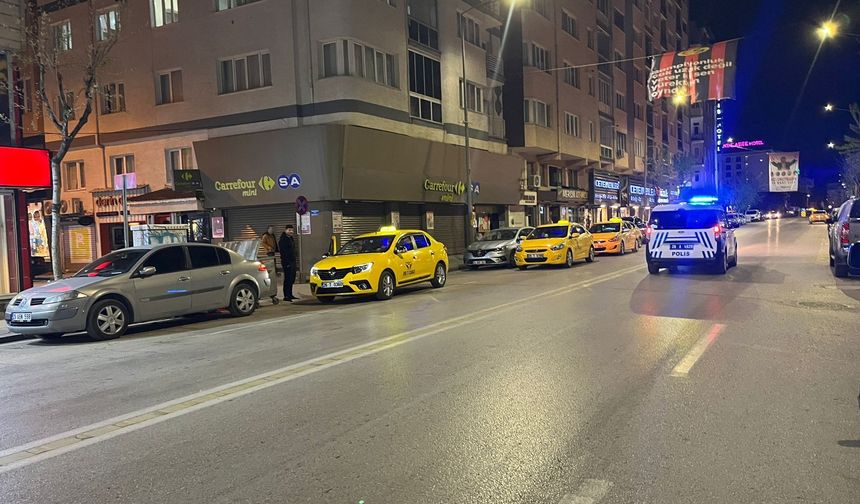 “Yan Bakma” kavgası kanlı bitti!