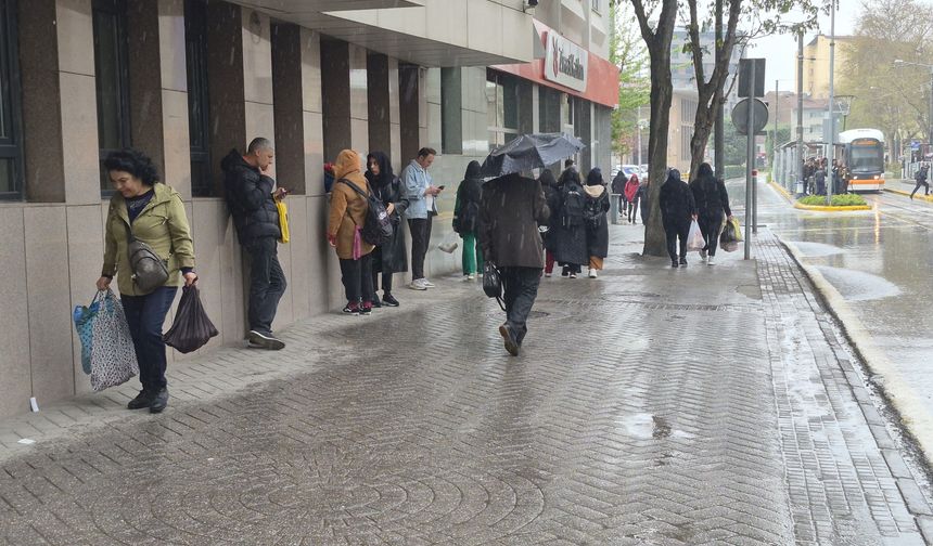 Vatandaşlar yağmura hazırlıksız yakalandı
