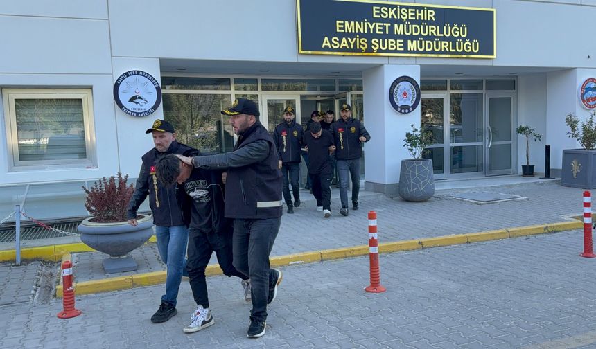 Eskişehir’deki bıçaklı kavganın şüphelileri adliyeye sevk edildi