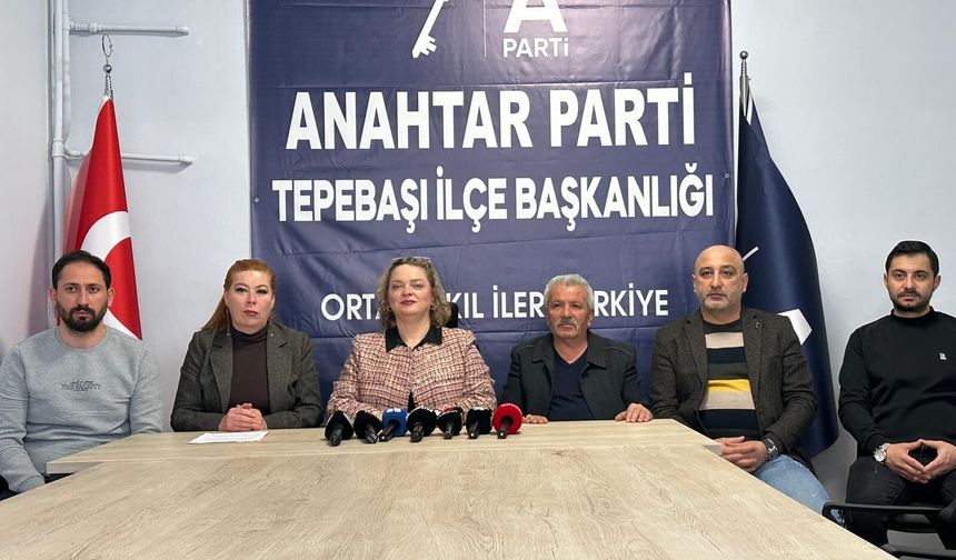 Tepebaşı’nda hizmet tartışması!