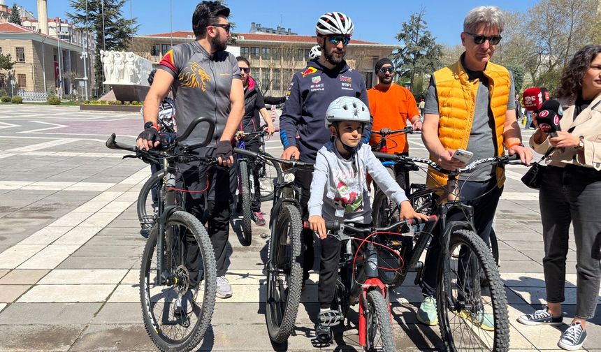 Farkındalık için pedal çevirdiler!