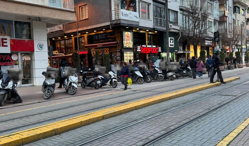 Eskişehir’de kurye yoğunluğu: Yayalar zorlanıyor