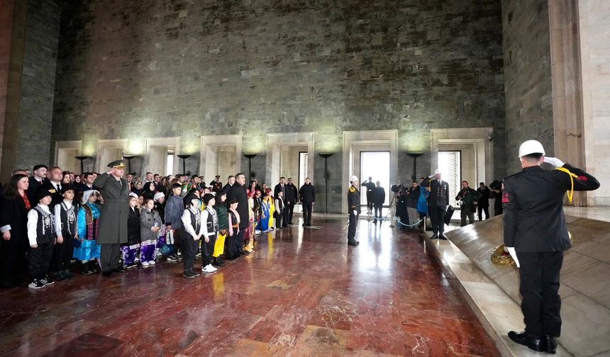 23 Nisan’da Anıtkabir’de tören düzenlendi!