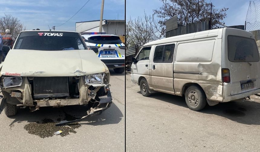 Ara sokakta kaza! 4 Araç hasar gördü