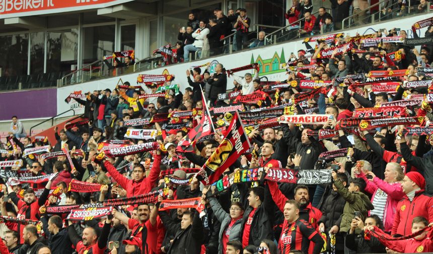 Tribünlerde Es-Es farkı!