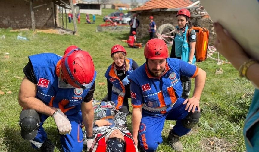 UMKE ekiplerinden gerçeği aratmayan tatbikat