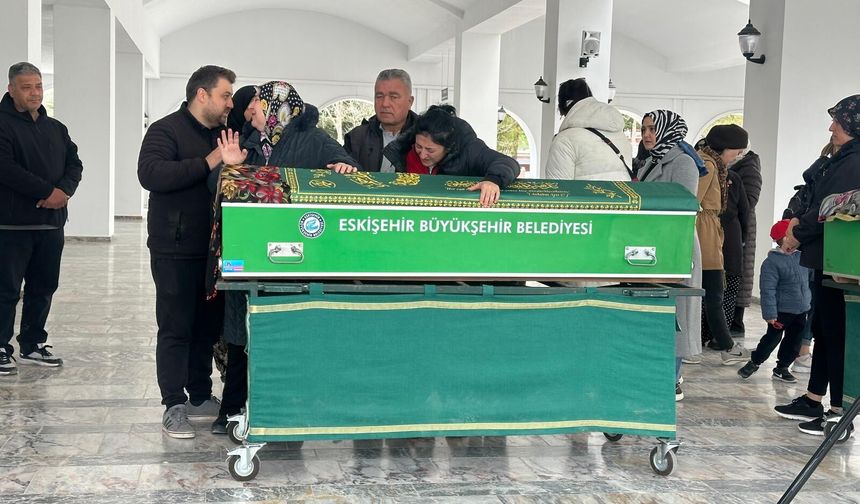 Aile faciasında cenazeler Eskişehir’de defnedildi!
