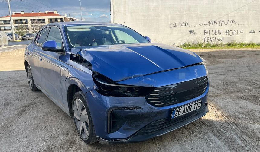 Eskişehir’de otomobiller çarpıştı: 2 yaralı