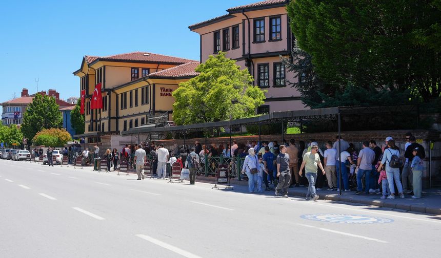 Sazova ve Porsuk bayramda dolup taştı