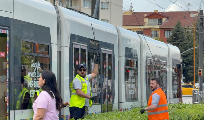 Tramvay hattında tehlikeli arıza!