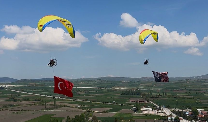 Gökyüzünde 19 Mayıs coşkusu