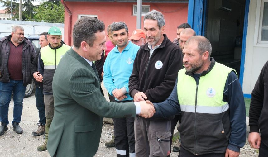 Sivrihisar Belediyesi personeline bayram ikramiyesi