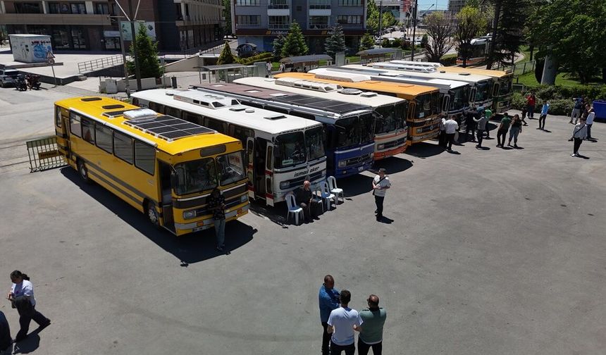 35 klasik otobüs ziyaretçilerle buluştu