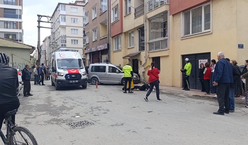 Feci kaza: Eskişehir’de otomobil yayaların arasına daldı!