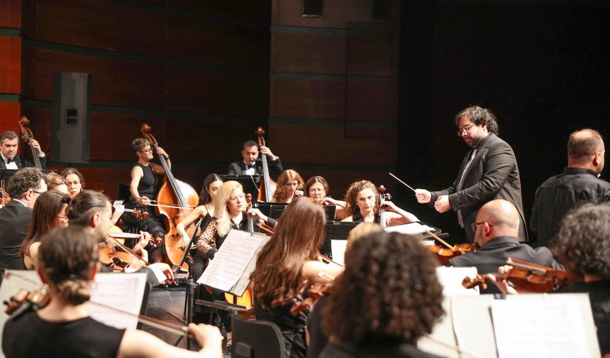 EBB Senfoni Orkestrası'ndan dikkat çeken konser