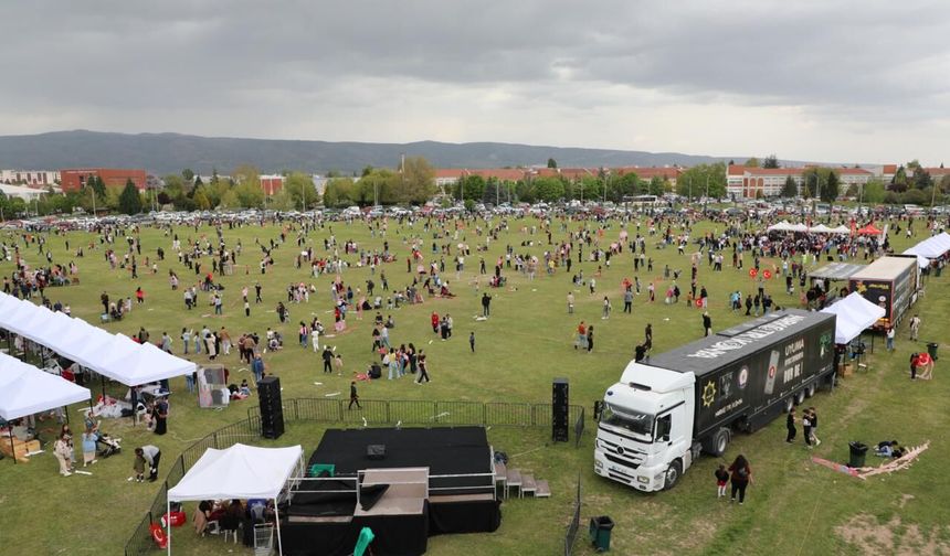 Uçurtma Şenliği’nde gökyüzü rengarenk oldu!