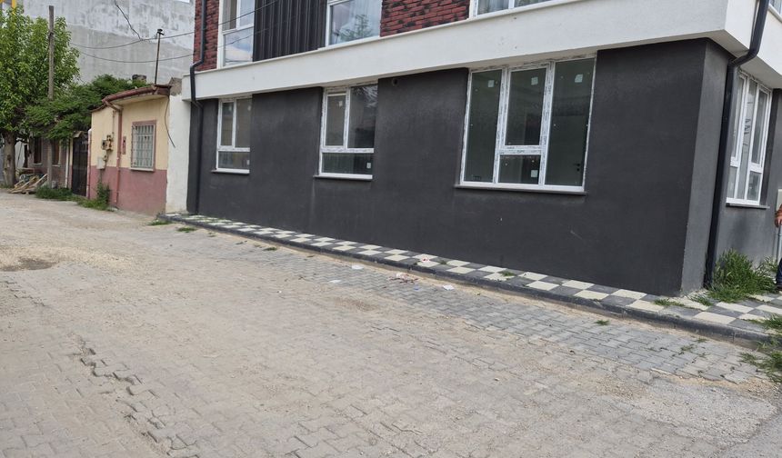 Esentepe’de cadde ortasında bıçaklı saldırı
