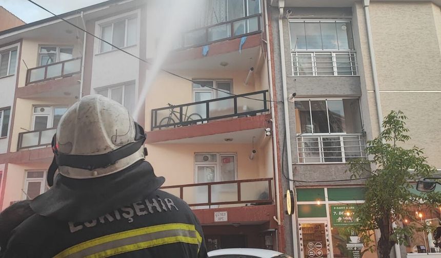 Eskişehir’de apartmanın terasında yangın
