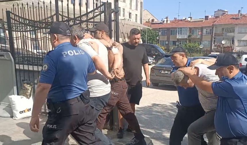 Okul girişinde bekçiyi darp eden 2 kişi tutuklandı!