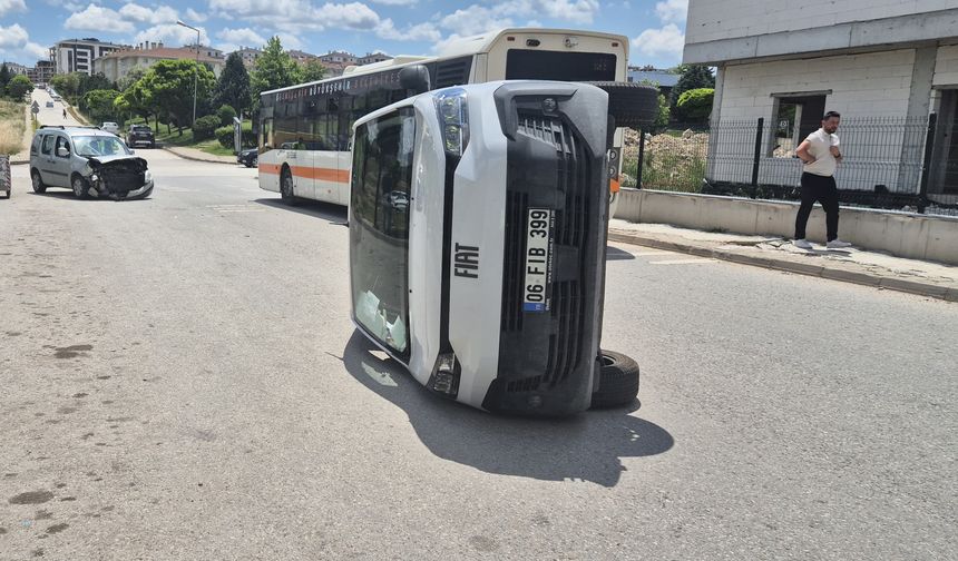 Korkutan kaza... Araç yan yattı!