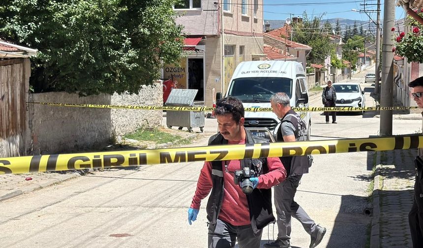 Geri gelen aracın çarptığı yaşlı kadın kurtarılamadı