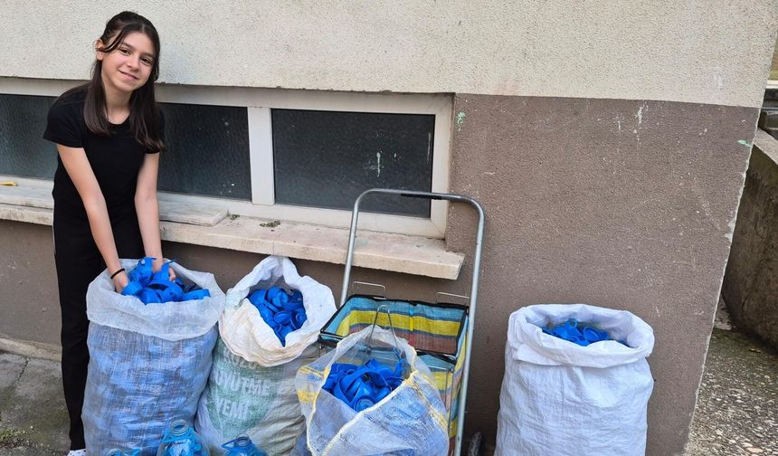 Ecenur depremzedeler için 500 kilo kapak topladı