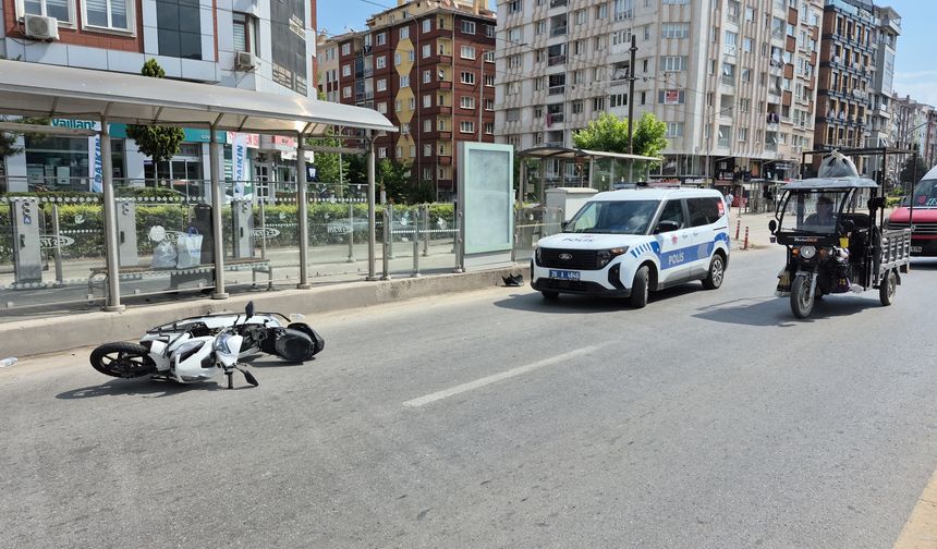 Kırmızı ışık ihlali kazaya neden oldu