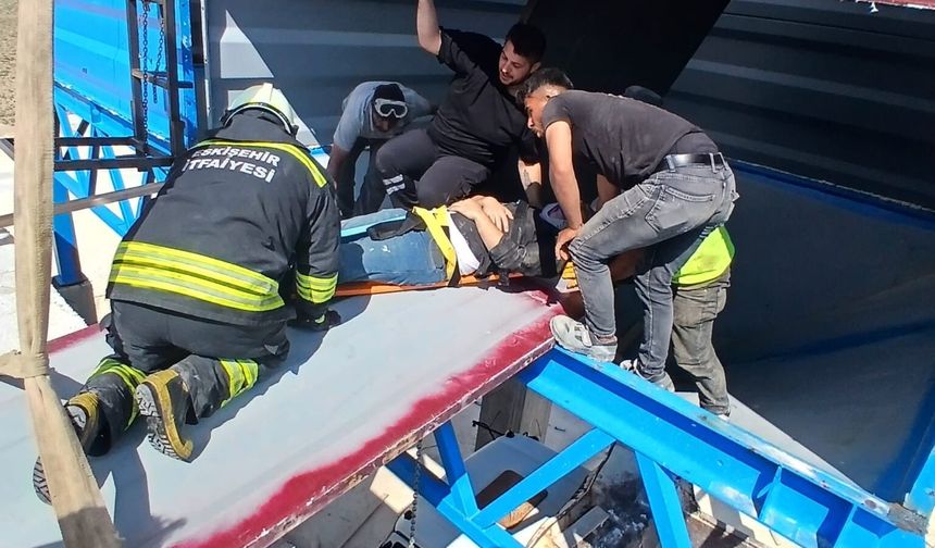 İşçiler taş kırma kuyusuna düştüler!
