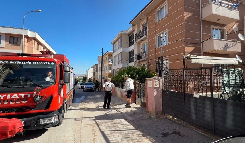 Garajda korkutan yangın: 2 kişi dumandan etkilendi!